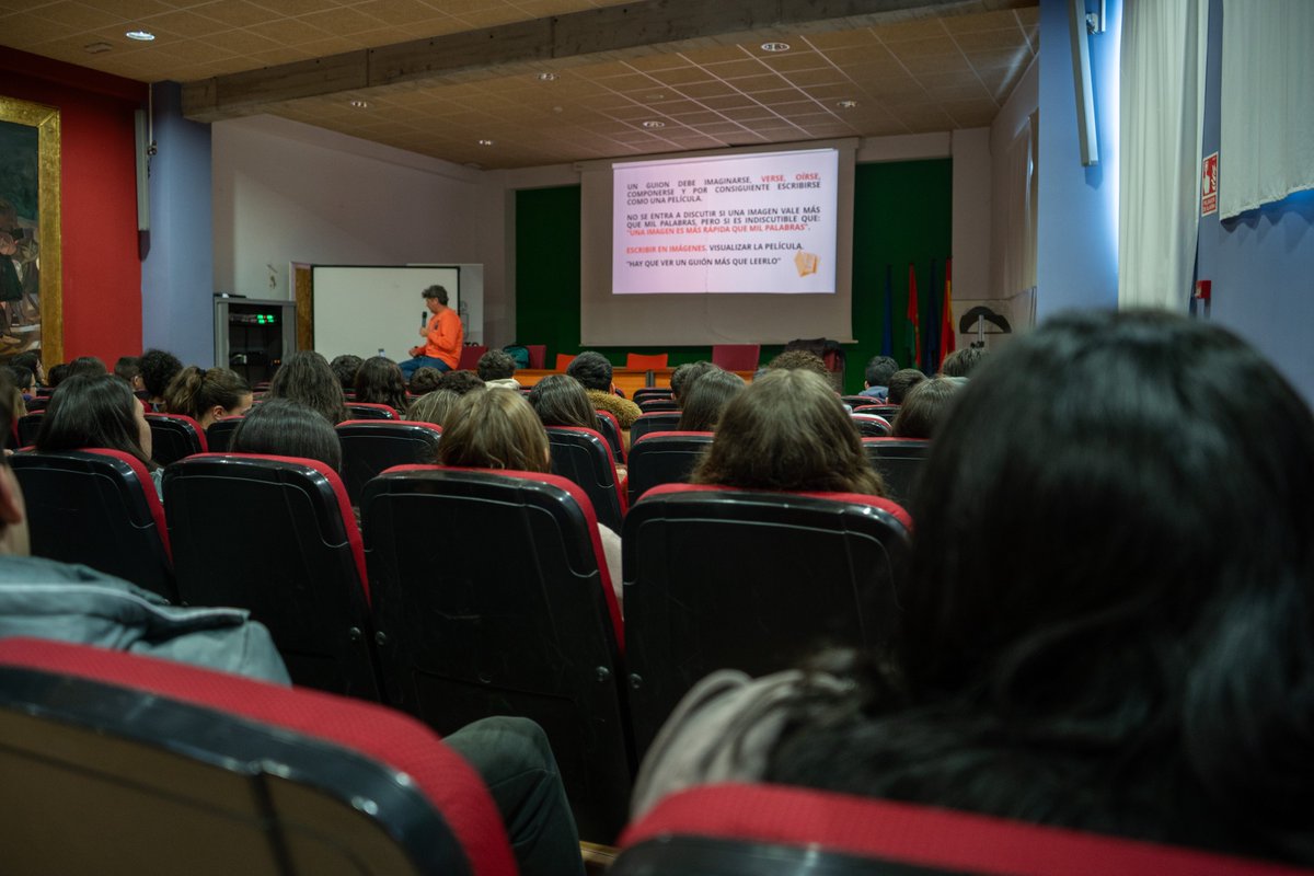 📸 Hacemos un repaso a lo vivido ayer, lunes 3, en #Oriéntate2025 ⤵️

👉 Los estudiantes del IES de Llanes disfrutaron de la visita del cineasta asturiano Samu Fuentes con el taller 'Cómo se hace una película. De la idea original al estreno en salas.'

Fotos por @thekaiproyect