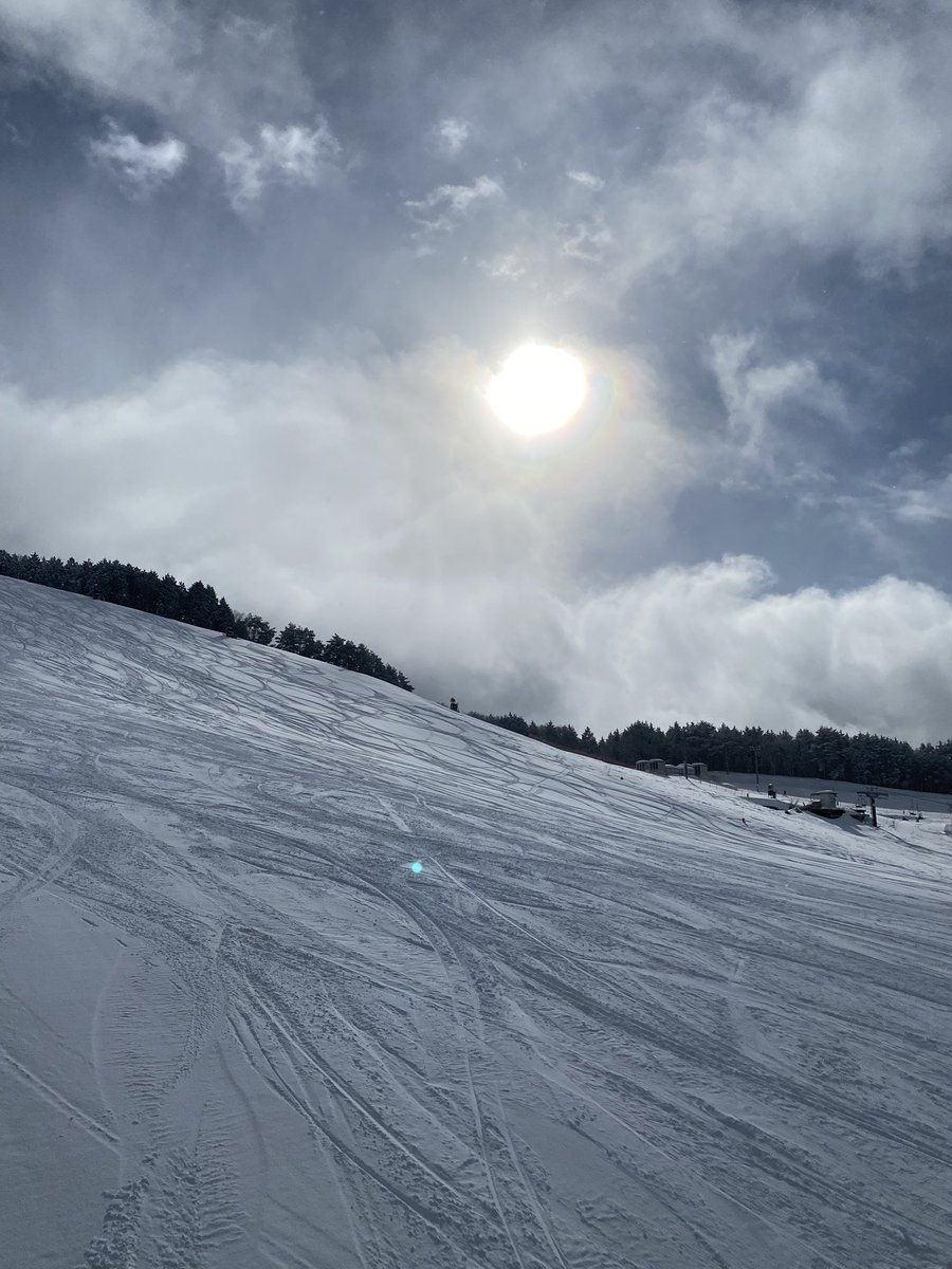 mei__hao's tweet photo. スノボ楽しかった🏂
1日中吹雪いてた🌨️ https://t.co/CExz6OMXnz