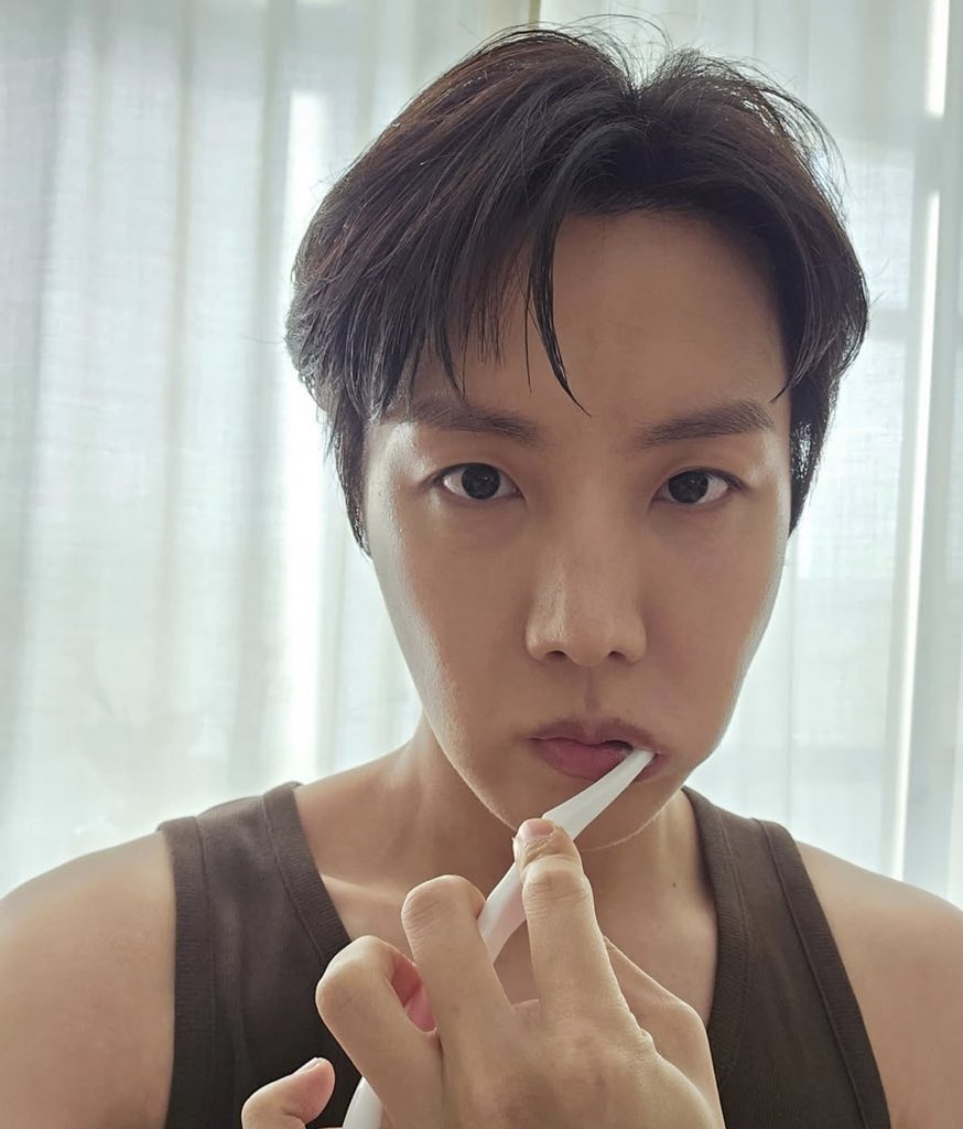 _mang218's tweet image. 민소매

이랬는데                                                        요래됐슴당