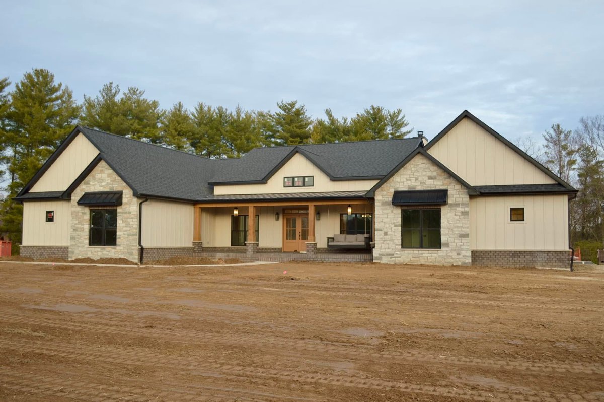 realblakemiller's tweet image. Dream home vibes✨ We just recently finished this stunning custom-built beauty! Every inch is perfect! We absolutely love the rustic feel throughout the entire home. Not to mention, the backyard oasis! What’s your favorite part?😉🏡💫 #stateconstruction #customhomebuilder