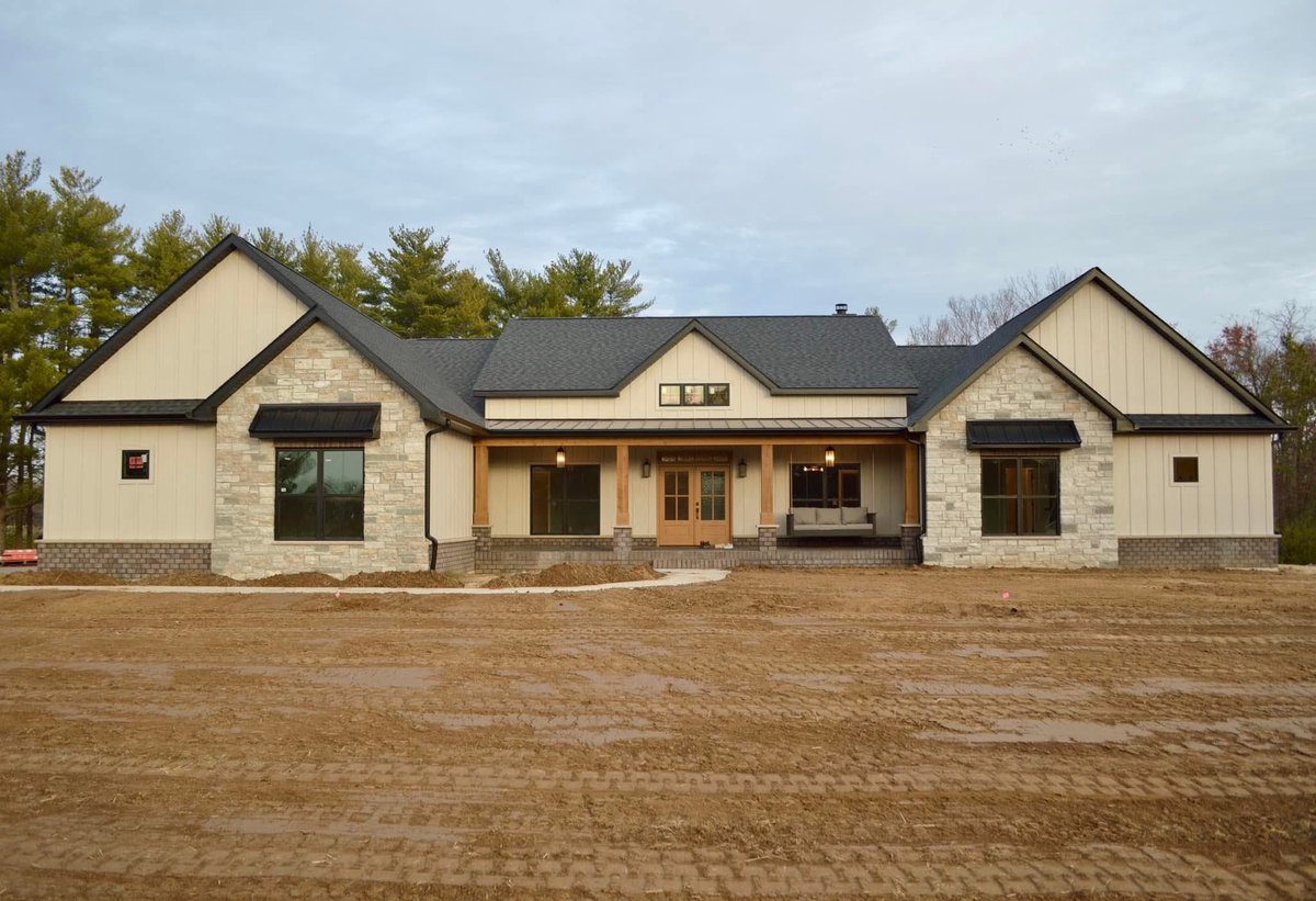 realblakemiller's tweet image. Dream home vibes✨ We just recently finished this stunning custom-built beauty! Every inch is perfect! We absolutely love the rustic feel throughout the entire home. Not to mention, the backyard oasis! What’s your favorite part?😉🏡💫 #stateconstruction #customhomebuilder