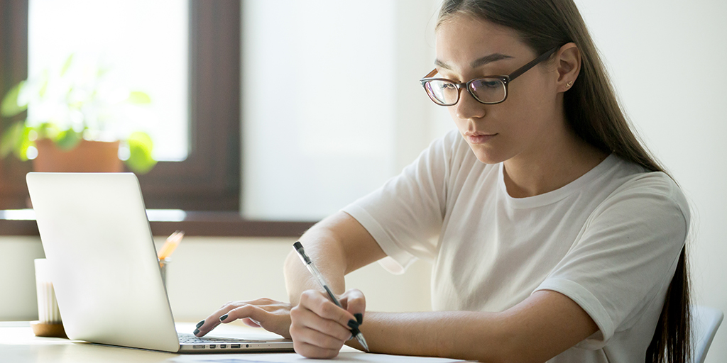 📏 Solicita la #Beca Adriano para estas enseñanzas: Bachillerato; 2º de Grado Medio de FP, de Música y Danza, Artes Plásticas y Diseño y de Deporte, y de Artísticas Superiores

🔗Accede al trámite en #Andalucía ➡️ lajunta.es/5d1w1

Plazo: Hasta el 27/02/2025 

#educación