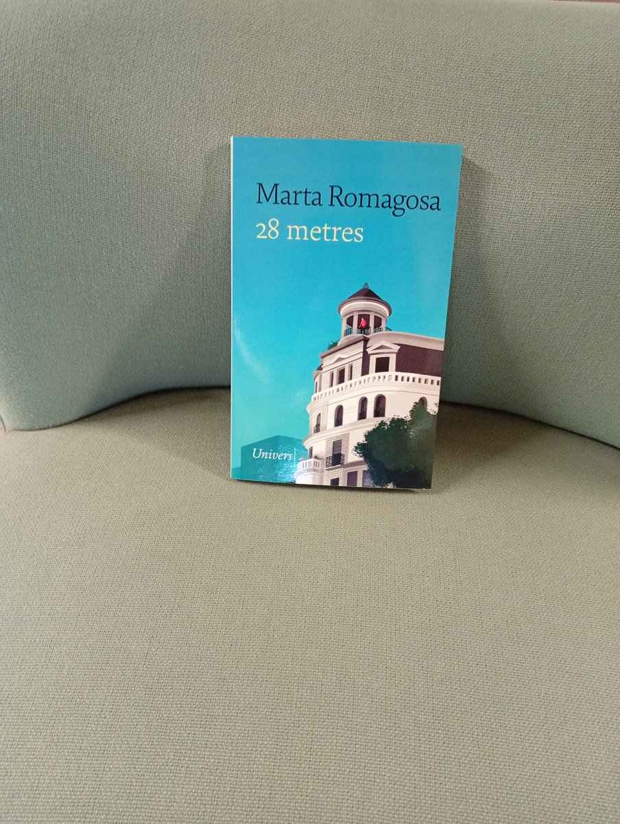 xacobeus's tweet photo. Avui, a totes les llibreries, el nou llibre de @Romagosamarta, '28 metres', una història d'oportunitats perdudes... o potser no. @ignasifont, gràcies per la fantàstica il·lustració de coberta! https://t.co/aUEh8uMtTV