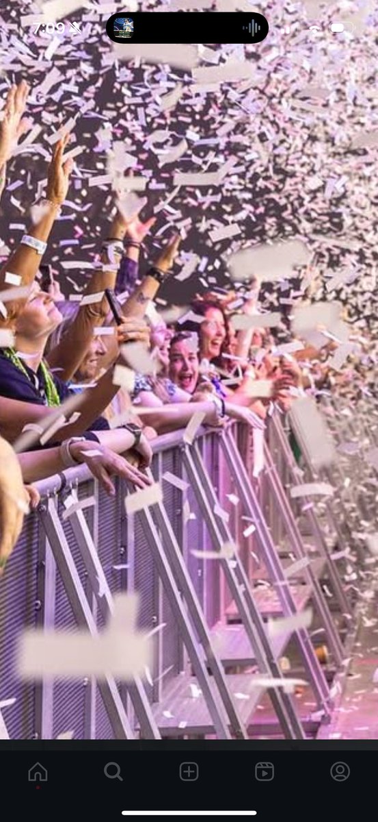 Someone caught my confetti incident  😳😳🤣🤣