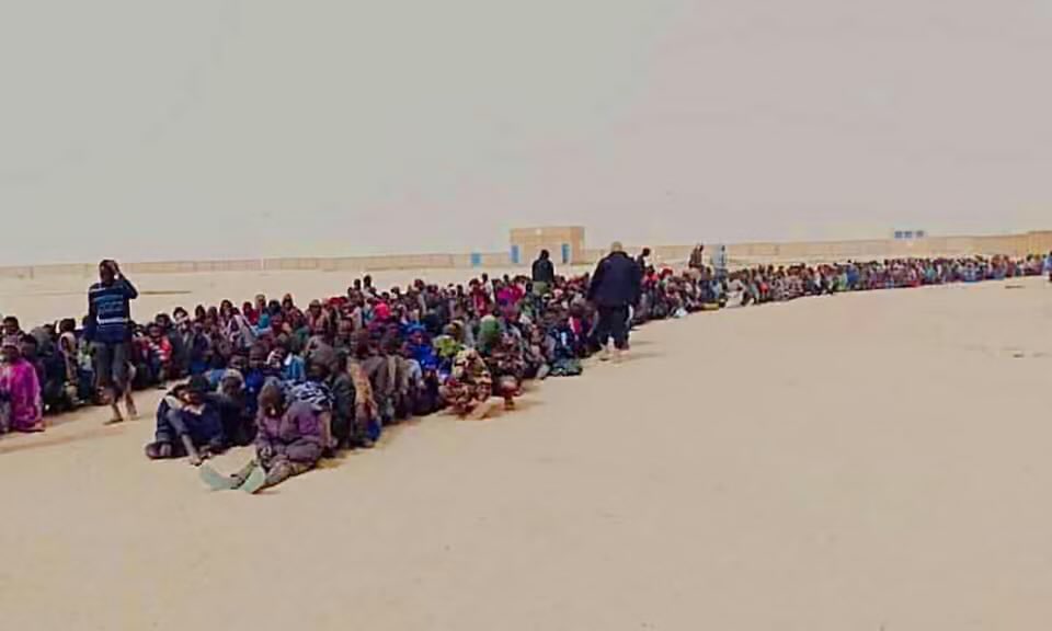 PSAFLIVE's tweet photo. BREAKING NEWS: Libya expels 600 illegal Nigeriens to the desert. https://t.co/6MAIUdizk8