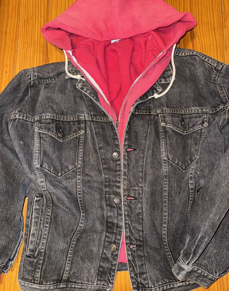 TATSUYA_0703's tweet photo. ブラックデニムのトラッカー発掘した。OLD GAPで80's〜90'sぐらいのアメリカ古着。
黒のGジャン流行りすぎて高騰しすぎ。。。カッコ良いけど。。
インナーにパーカー着たりダウンベスト重ねたり、ロンTの上にシンプルに羽織ったりしたい🌸✨
#古着
#OLDGAP #GAP https://t.co/xJcbXca0FC