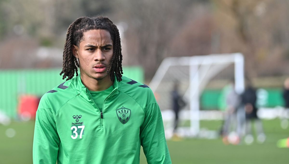 100B_Chelsea's tweet photo. 📰 - Le plan de #Chelsea pour les 3 prochains mois pour Mathis #Amougou est de le voir rester au club et au sein de l'équipe première, le voir grandir et progresser avec des grands joueurs à ses côtés et le prêter au RC #Strasbourg la saison prochaine pour qu'il soit un titulaire régulier en Alsace.

De son côté, Andrey #Santos intégrera l'effectif de Chelsea dès le mois de juillet prochain pour disputer la Coupe du Monde des Clubs.

[@FabrizioRomano🥇] #CFC