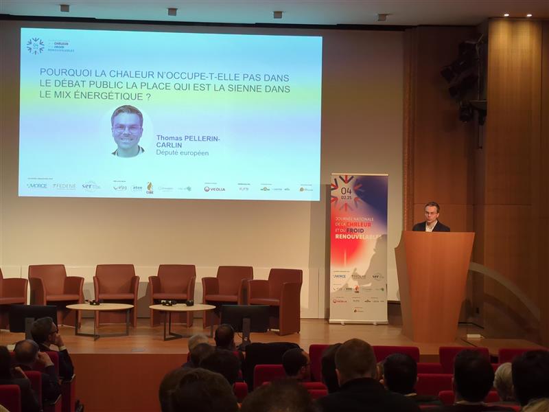 #direct  

Intervention de <a href="/ThPellerin/">Thomas Pellerin-Carlin</a> à  "La journée nationale de la #chaleur et du froid #renouvelables" organisée par @AMORCE , la <a href="/_FEDENE_/">FEDENE</a>  et le SER

+ d'infos à venir sur notre site et Appli