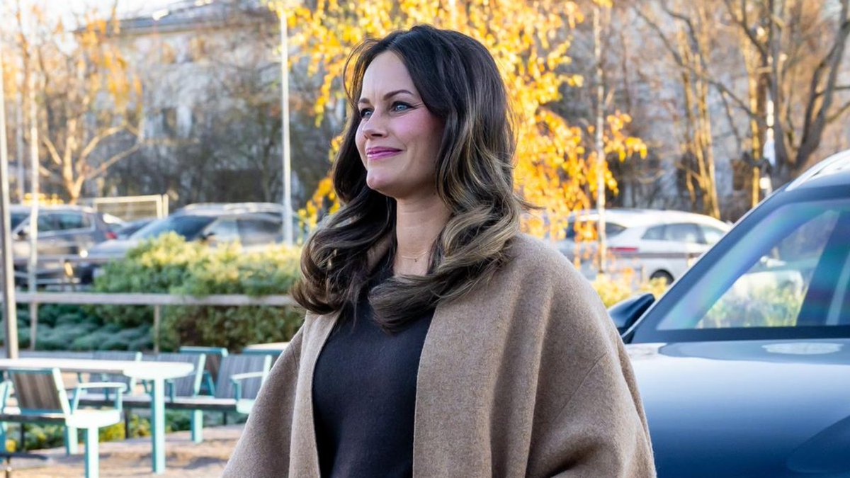 Prinzessin Sofia und Prinz Carl Philip werden schon in Kürze zum vierten Mal Eltern. Jetzt wird die hochschwangere Royal bei einem privaten Ausflug gesichtet – bei dem sie ihren Sohn anfeuert. gala.de/royals/skandin…