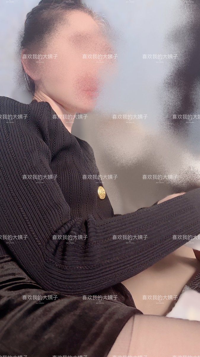 刚刚又把大姐的丝袜腿摸了个遍
丝滑的触感，下午去我爸妈那里了，刚到家，看到大姐在带孩子看电视呢，老婆去超市买菜了，我刚问大姐，你什么时候让毛娇给你舔下面，毛娇能舔吗？大姐看了我一眼说你别问，我问大姐，你今天穿的什么颜色内裤，大姐说你扒开自己看
我看了，白色的，白色的内裤 https://t.co/NSA5dRZgHx