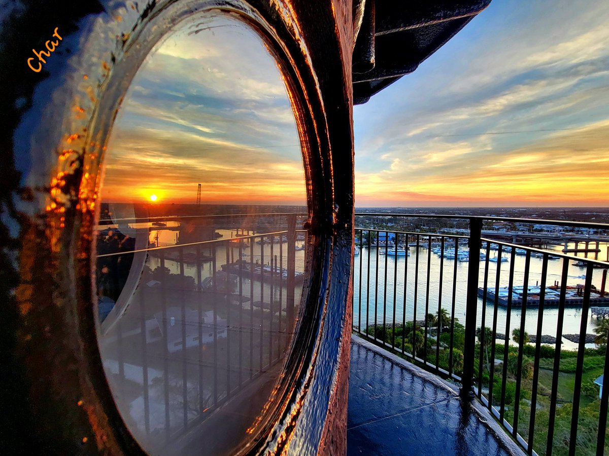 CharFlorida2's tweet image. A LIGHT IN THE WINDOW
Sunset at the top of a lighthouse
#Lighthouse #Sunset 
#BeautifulView #Window #Light 
✨️✨️✨️🪟☀️🪟✨️✨️✨️