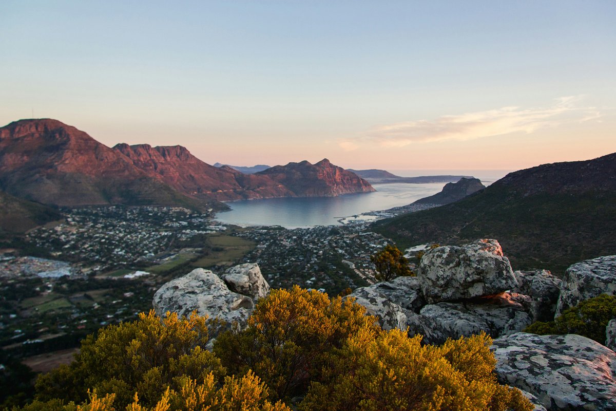 MalachiteStays's tweet image. Do you own property in #houtbay, Camps Bay, Llandudno, or the #atlanticseaboard? Have you considered #airbnb as an option, but are worried about damage, and time? Get in touch, and let&apos;s see how I can make a difference to your income and peace of mind.