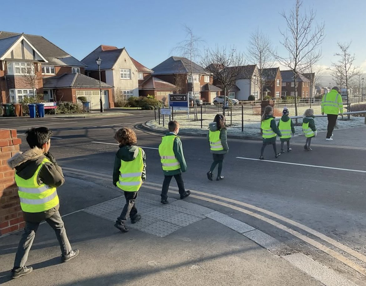 🚸🚗 | Stepping Out Road Safety

Last week, Year 2 learnt important information about crossing the roads and practiced walking safely. Well done year 2, you are super safe pedestrians! ⭐️