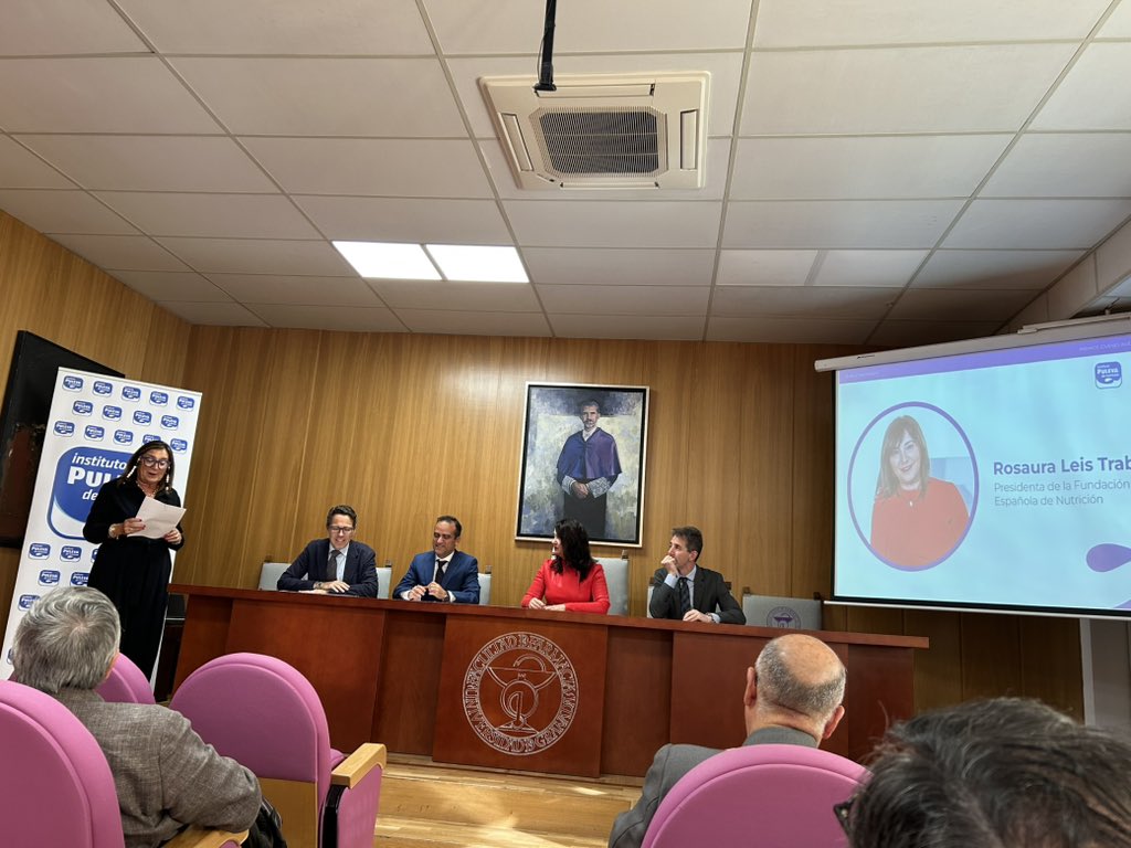 #FFarmaciaUGR Acto de entrega de los Premios Jóvenes Investigadores 2024 del Aula Instituto Puleva de Nutrición <a href="/puleva/">Puleva</a>. Interviene Dña. Rosaura Leis, Presidenta de la Fundación Española de Nutrición <a href="/FENnutricion/">Fund Esp Nutrición</a>