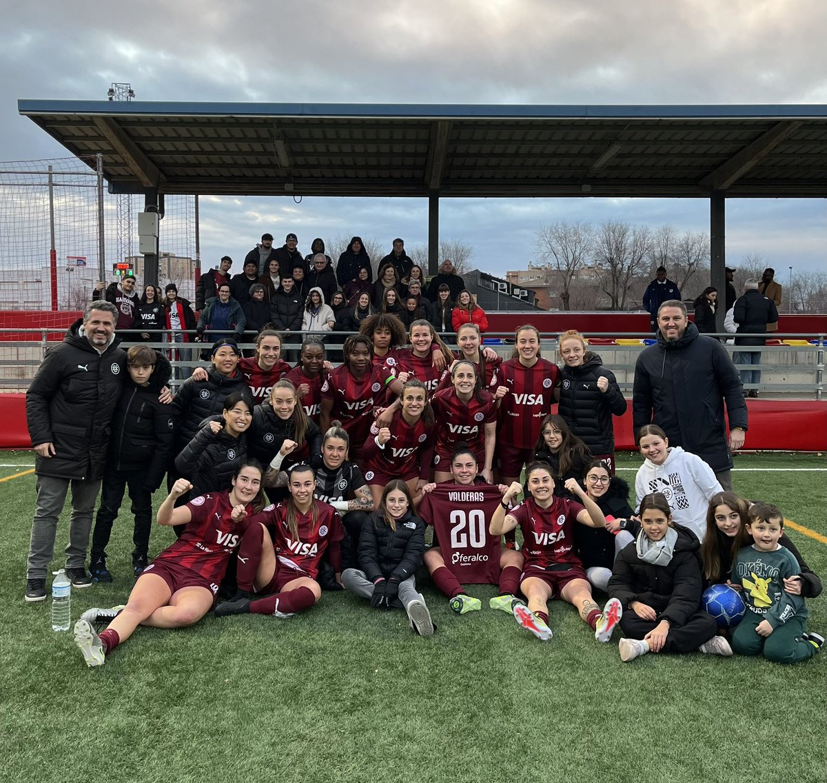 Gracias afición por el APOYO que nos dais siempre❤️‍🩹
Tanto en casa como fuera hacéis el camino mucho más fácil
#GoDUX #seguimoscreciendo