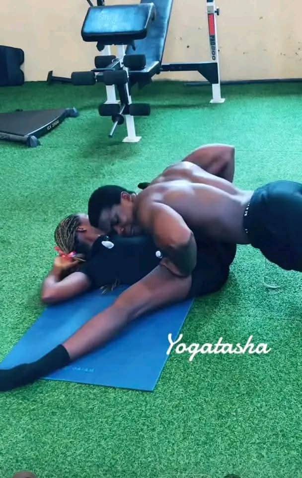 🚨The love of your life with her trainer 😁😁