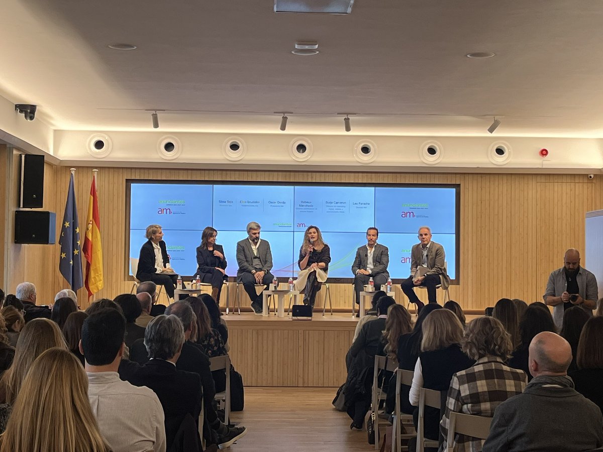 Anunciantes (@aeanunciantes) on Twitter photo Continuamos con una mesa redonda compuesta por Borja Cameron, de <a href="/somosalsea/">Alsea</a>, Rebeca Manchado, de <a href="/Repsol/">repsol</a>, Oscar Dorda, de <a href="/Havas_ES/">Havas España</a> y Elisa Brustolini de <a href="/dentsuXspain/">dentsu X Spain</a> y moderada por <a href="/silvibag/">silvia bajo</a> y Leo Farache 👏🏻 Continuamos con una mesa redonda compuesta por Borja Cameron, de <a href="/somosalsea/">Alsea</a>, Rebeca Manchado, de <a href="/Repsol/">repsol</a>, Oscar Dorda, de <a href="/Havas_ES/">Havas España</a> y Elisa Brustolini de <a href="/dentsuXspain/">dentsu X Spain</a> y moderada por <a href="/silvibag/">silvia bajo</a> y Leo Farache 👏🏻