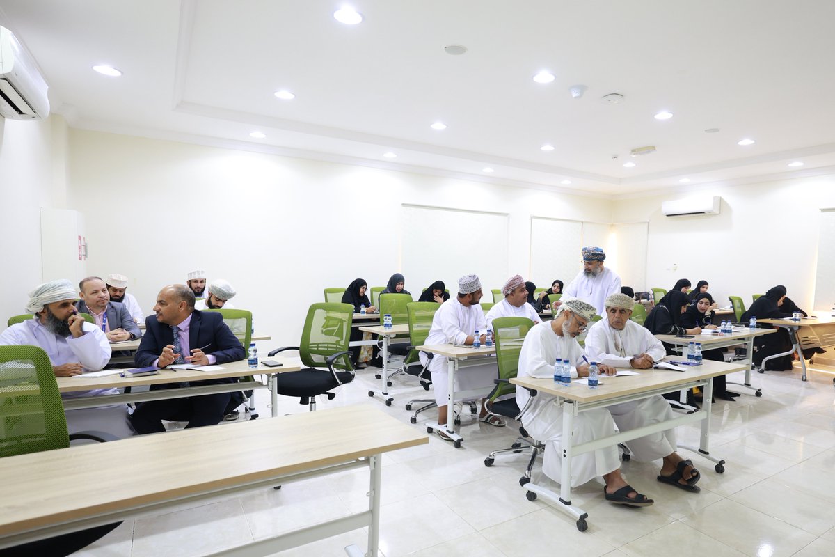OCCI_BS's tweet photo. نفذت غرفة تجارة وصناعة عمان بمحافظة جنوب الباطنة بالتعاون مع جامعة التقنية والعلوم التطبيقية بالرستاق الورشة التدريبية “إدارة التغيير في المشاريع – نهج استراتيجي لدمج الابتكار وتعزيز الاستدامة”، والتي قدمها الفاضل محفوظ بن صالح الصباغ.

📌 ركزت الورشة على إدارة التغيير في المشاريع، استراتيجياته، أدواته، دمج الابتكار، وتعزيز الاستدامة في بيئة العمل والمشاريع.
@utas_rustaq