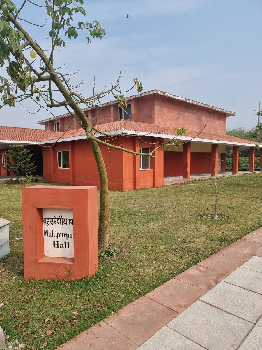 नोएडा प्राधिकरण से निवेदन है कि सेक्टर 91 स्थित बायोडायवर्सिटी पार्क में नवनिर्मित मल्टी-पर्पस हॉल को सार्वजनिक उपयोग के लिए उपलब्ध कराया जाए। मामूली बुकिंग शुल्क से सेक्टर 137 के निवासियों को लाभ मिलेगा और प्राधिकरण को राजस्व भी मिलेगा।