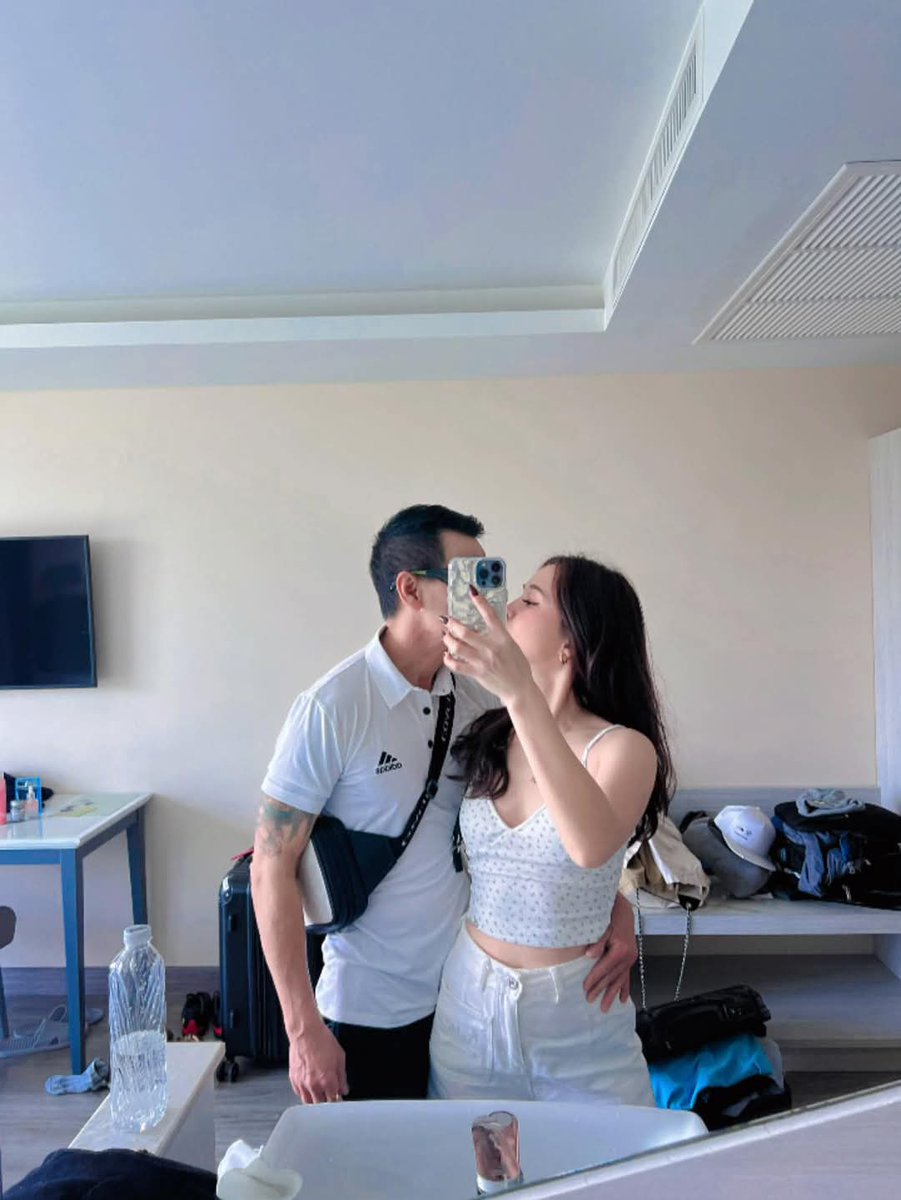 แค่ได้ยืนมองเมียโดนคนอื่นเย็ด แค่นี้ก็สุขใจแล้ว💦💦