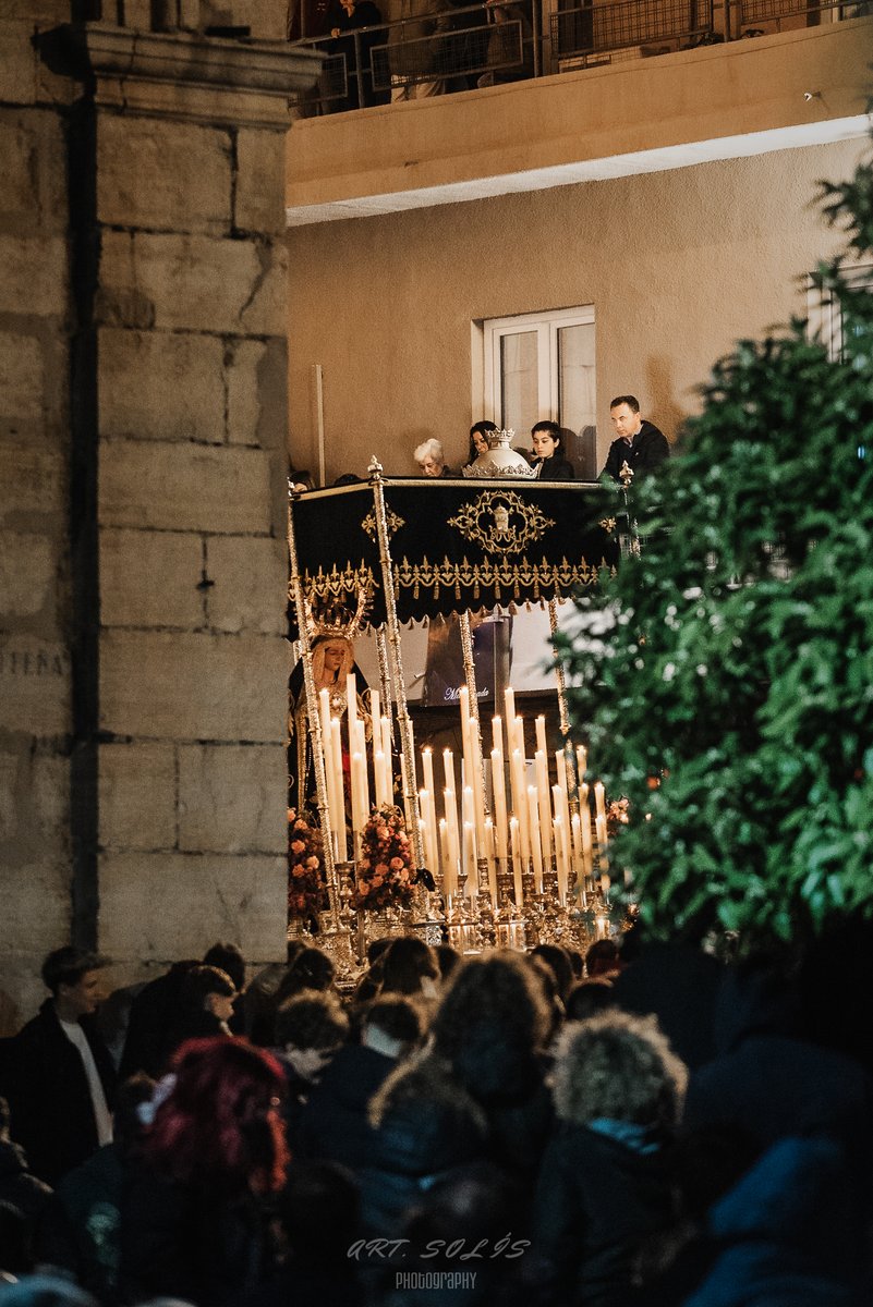 Fabricano_Jaen's tweet photo. ⏳ Faltan 51 días para Semana Santa. 🌿🖤 Nuestra Señora de la Soledad asoma tras la Basílica de San Ildefonso, en una estampa de recogimiento y devoción. 🌙🙏 #SemanaSantaJaén #ViernesSanto #Jaén #Yacente #Soledad #SoledadJaén #Dolorosa @YacenteSoledadJ https://t.co/o6JiL1CDeA