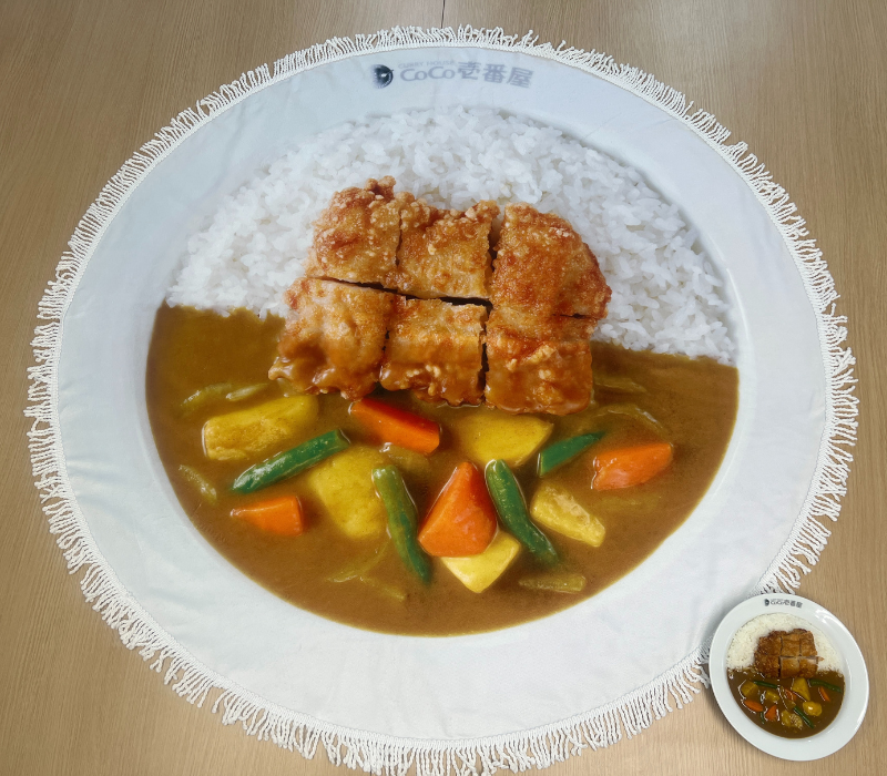 みんな大好き!?パリパリチキンカレーにやさいをトッピングした