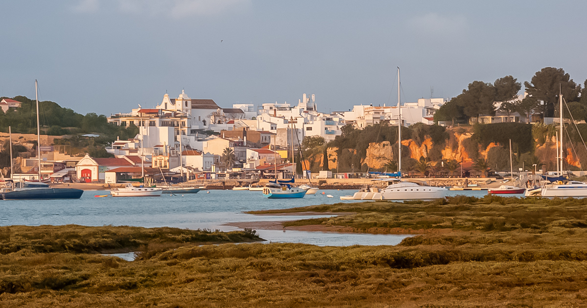 Looking for a #romantic getaway in the south of #Portugal? bit.ly/3rm9U2O Let the sea waves cradle you on a #boat #trip for two. With 200 km of coastline and stunning scenery, exploring the #Algarve from the #sea is an unforgettable experience.
#visitportugal