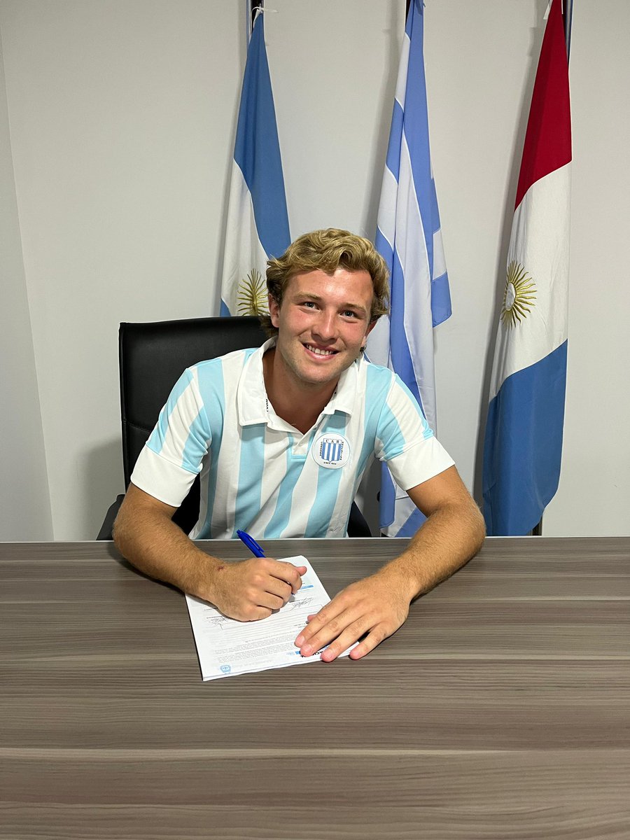 ClubARacing's tweet photo. Ghiggia y Marfort extendieron su vinculo por un año mas hasta 2026 💪🏻

Zsumik y Monticelli firmaron por un año ✅

¡Vamos Academia! 🩵🤍 https://t.co/3EH7Dl69Y1