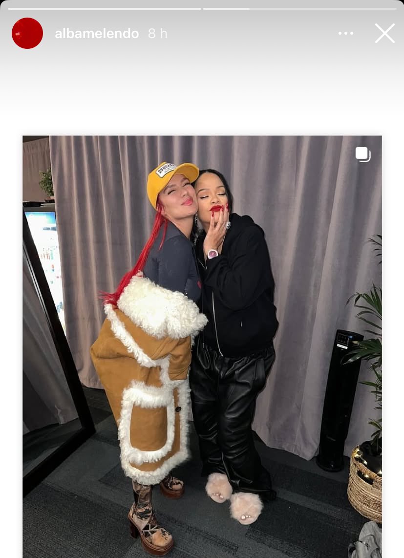 OMGGGGGGGGGGGGGG! 🚨

Alba Melendo quien ha sido en muchas ocasiones la Stylist de Karol G a compartido vía IG story un post donde se habla de la colaboración de Karol junto a Rihanna.

ANSIOSOS?