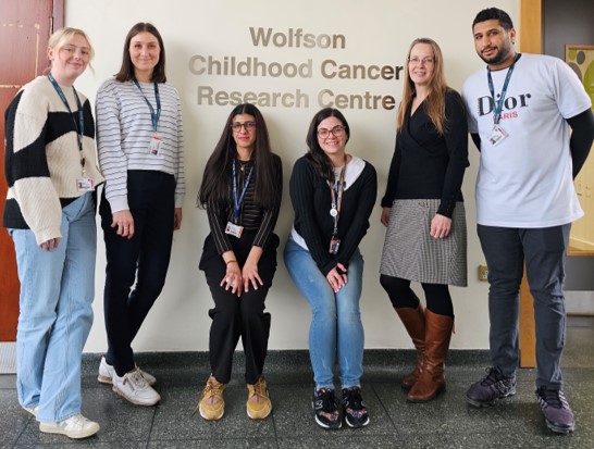 LJRussell_Lab's tweet photo. On #WorldCancerDay we are happy to welcome another scientist to our team, @Dr_AhlamQ. She will focus on a subtype of leukaemia for which very little is known and together with the rest of the team she will work towards better treatments for patients suffering from blood cancer. https://t.co/vq3O9JLbHr