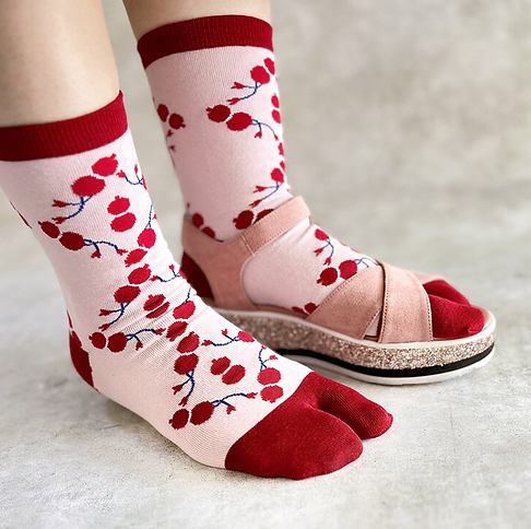 UkiUkiHello's tweet photo. Step up your sock game with our new season, tabi socks! 🧦✨ Experience the quality and craftsmanship from Japan! #SockStyle #ShopJapan #FootwearFaves #ukiukistore #TabiSocks #JapaneseSocks #SpringFashion #AnimeFan https://t.co/yQuMNrG68O