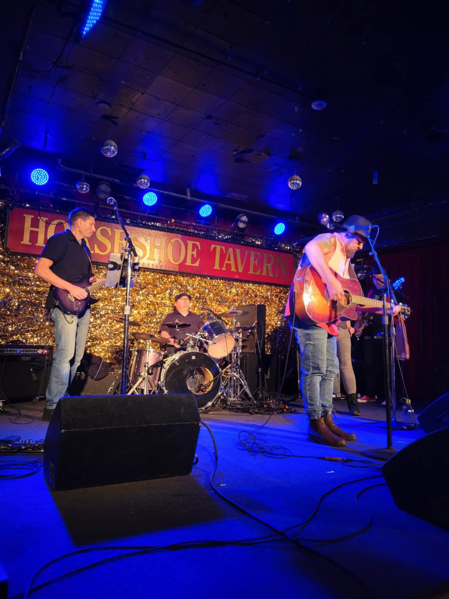A couple pics from November’s show at the Horseshoe Tavern. 

Backstage and onstage.

#thehorseshoetavern #Toronto