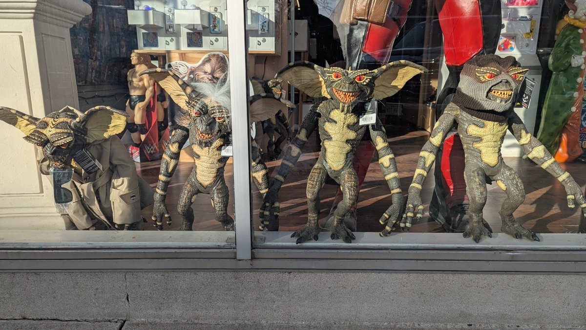 Freaktoyz's tweet photo. So Gremlins 3 is going to be using Puppets and not CG?! Well, I know a few friends that are REAL happy about that! Maybe you should stop by to see them! #FreaktoyzArmy #Toystore #Sheboygan #Gremlins #Gremlins3 https://t.co/NFDNnj9ZVO