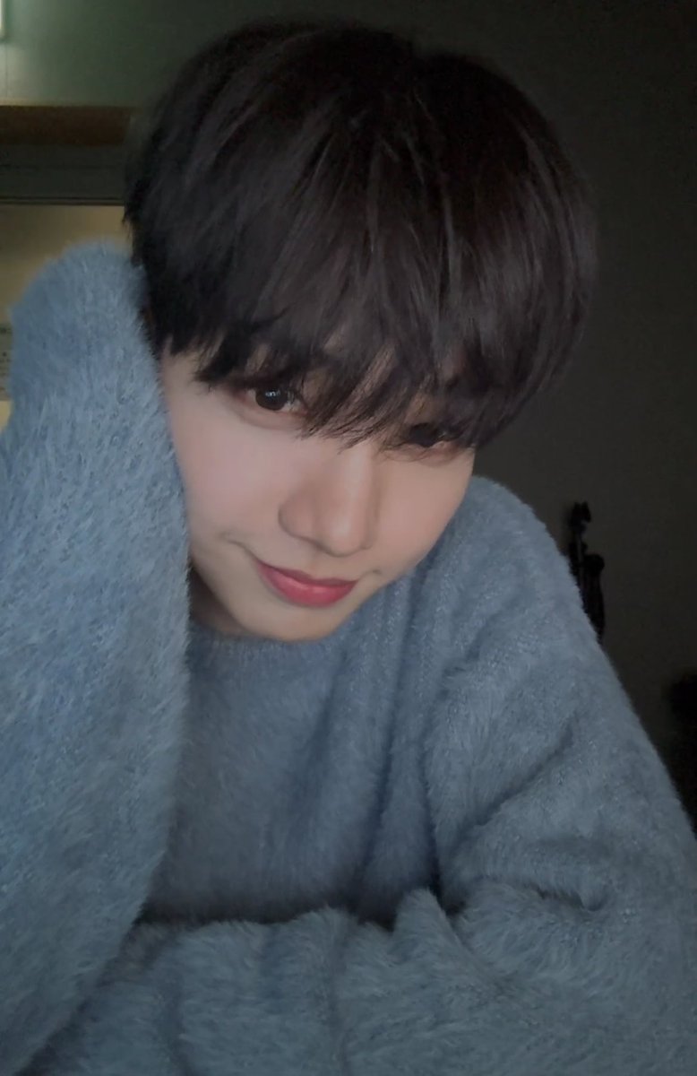 amai__x_x's tweet photo. 🫳🏻🩵 https://t.co/J4jZkvk0zj