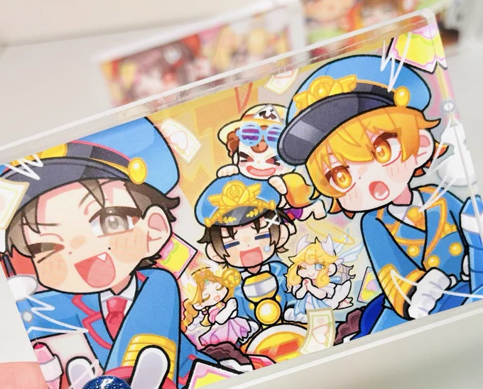 お手製アクリルブロック見てー!わかりにくいけど背景が透けててめっちゃかわいい! 