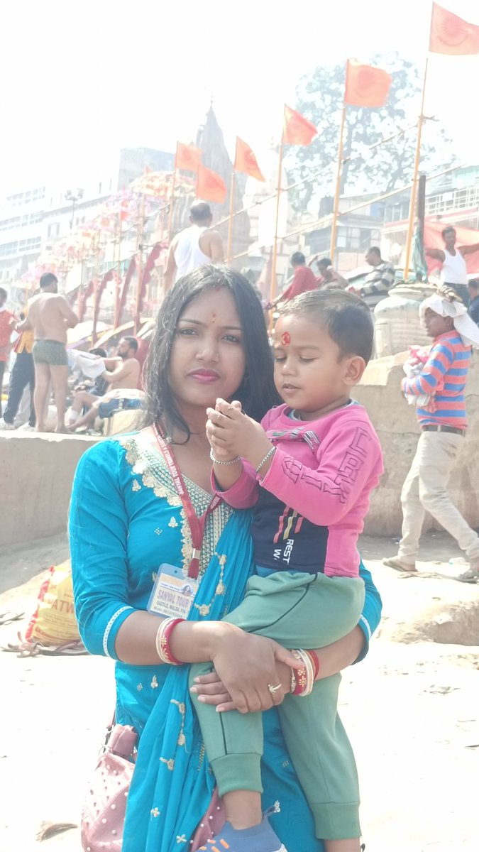 কাশী বিশ্বনাথ মন্দির ভারতের একটি বিখ্যাত হিন্দু মন্দির। এটি উত্তরপ্রদেশ রাজ্যের বারাণসীতে অবস্থিত। মন্দিরটি গঙ্গা নদীর পশ্চিম তীরে অবস্থিত। হিন্দু বিশ্বাস অনুযায়ী, কাশী বিশ্বনাথ মন্দির "জ্যোতির্লিঙ্গ মন্দির" নামে পরিচিত শিবের বারোটি পবিত্রতম মন্দিরের অন্যতম।