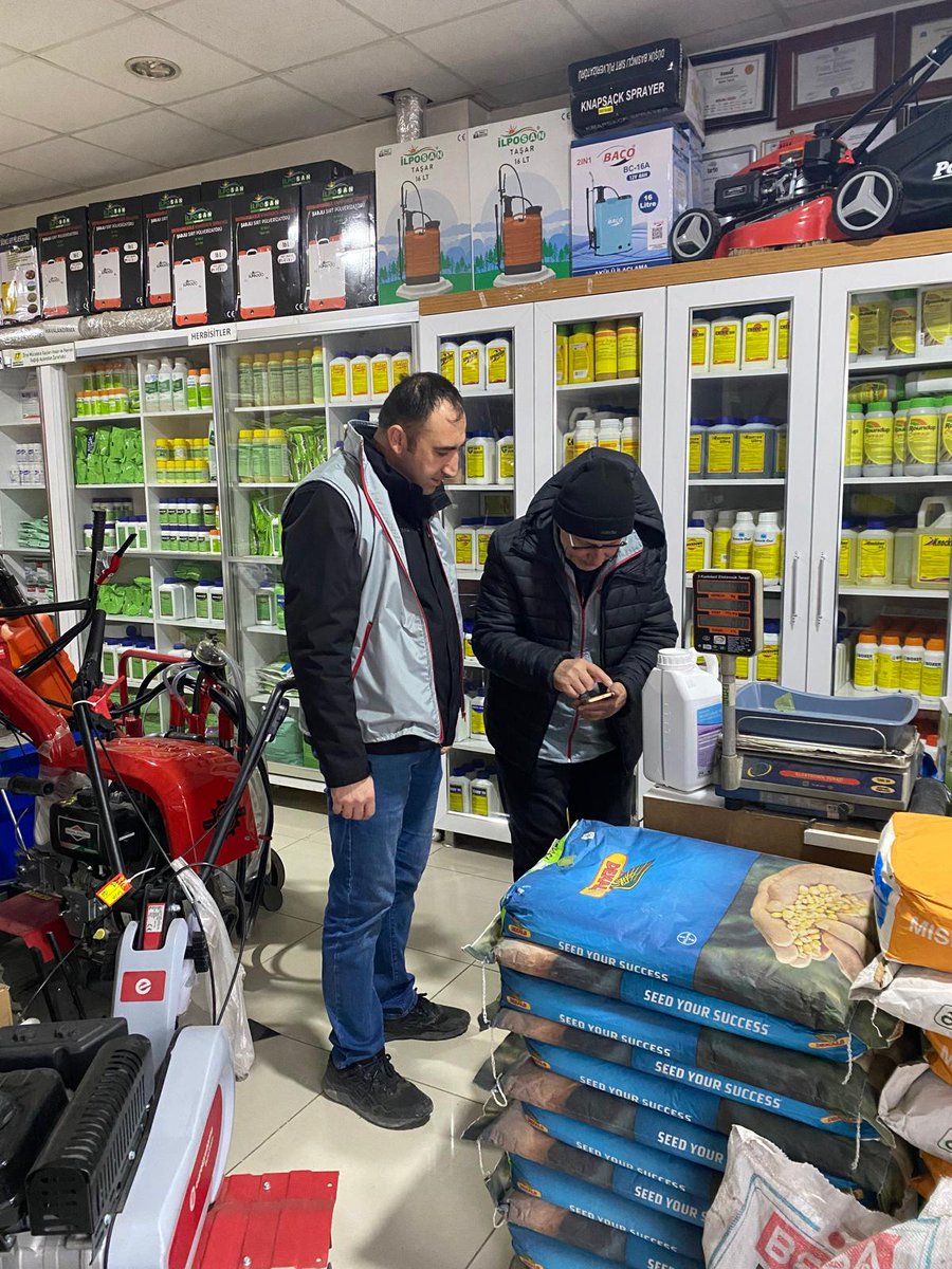 Bakanlığımız tarafından ülke genelinde eş zamanlı olarak başlatılan #GübreDenetimSeferberliği kapsamında; İlimizde  53 Gübre Bayiisin de, 21 denetim personeliyle 165 üründe barkod, ambalaj, etiket, içerik uygunluğu, denetlenmiş olup 7 adet analize gönderilmek üzere numune alındı