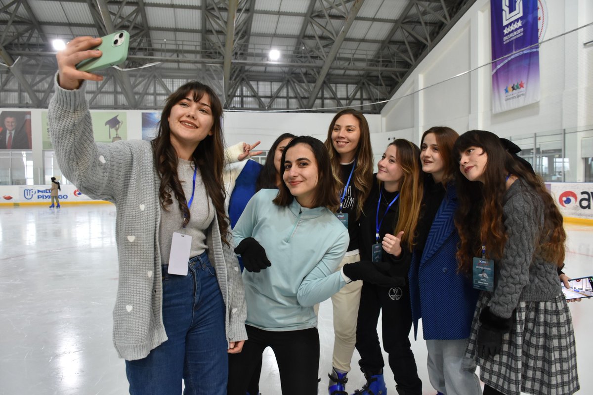 #KYGMKışKampları
❄️ KYGM 9.Tematik Kış Kampımız neşe saçıyor.
Yakutiye  500'lük Buz Hokeyi Salonunda tecrübeli antrenörlerimiz nezaretinde öğrencilerimize Buz pateni keyfi yaşattık. Eğitim Şube Müdürümüz İbrahim Şimşek de misafirlerimizi yalnız bırakmadı. İyi eğlenceler  gençler.