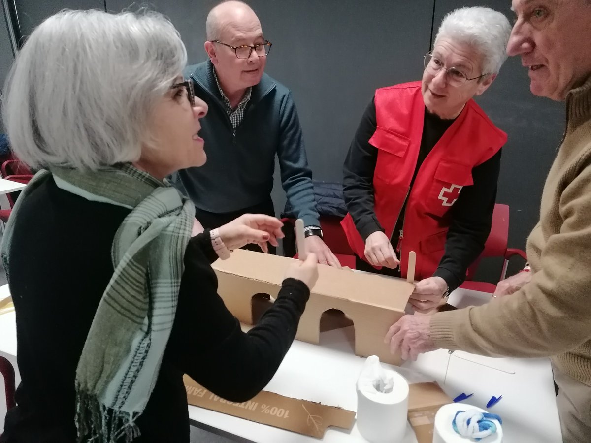 cruzrojava's tweet photo. #PersonasMayores
Construyendo 🌉Así hemos querido reforzar el trabajo en equipo del #voluntariado que trabaja con 👴👵 En esta sesión, ha participado voluntariado de Portillo, Tudela de Duero y Valladolid
Proyectos #MayoresEnRedCyL #Cuida65CyL y #Más65encasaCyL @jcyl @familiajcyl https://t.co/z5Z4xLMCwT