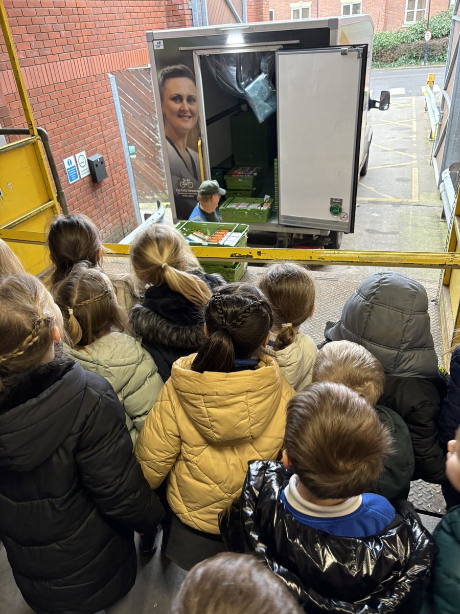 latimerprimary's tweet image. Year 1 have had a very successful trip to Anstey Coop this morning, learning some of the jobs people do and all the things you can buy. The children even became shop assistants today and had a go at the checkout! I wander who will pay the bill? 
#Latimergeography #LatimerEnglish