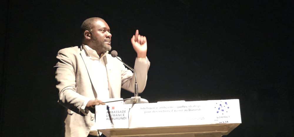 CubahiroFrancis's tweet photo. 🎙️Le 3/02/25, Honored to join la conf. de l'@IF_Bujumbura : IA : Quelles stratégies pour des métiers d'avenir au #Burundi 🇧🇮
🔑Points clés :
-Stratégies inclusives pour les compétences de demain
-Synergie académique, tech &amp; politique
-Positionner le Burundi comme acteur IA local https://t.co/BJsqA5IESe
