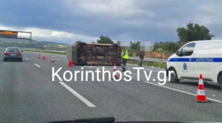 eprotothema's tweet image. Traffic #accident at Athens – Corinth: A van #overturned at the height of Megara, see photos
en.protothema.gr/2025/02/04/tra…