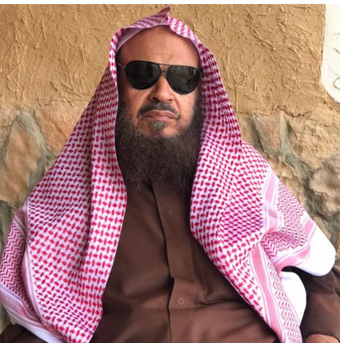 MHumaidhi's tweet photo. رحم الله علي بن عبدالعزيز المقحم وأسكنه فسيح جناته. كان رجلًا كريمًا محبًا للخير، سخر جهوده لخدمة مجتمعه وساهم في تحقيق العديد من المطالبات التي استفاد منها أهل القصب والمشاش. لم يكن مجرد رئيسٍ للمجلس البلدي، بل كان رمزًا للعطاء والبذل، يحمل همّ مجتمعه ويسعى بكل إخلاص لتحسين أحواله. نسأل الله أن يجعل كل ما قدّمه في ميزان حسناته، وأن يغفر له ويرحمه، ويوسّع عليه في قبره، ويجمعه مع الأنبياء والصالحين في جنات النعيم. اللهم اجبر قلوب أهله ومحبيه، وألهمهم الصبر والسلوان. إنا لله وإنا إليه راجعون.
والصلاة عليه ان شاء الله يوم غدٍ الاربعاء الموافق ٦ شعبان  ١٤٤٦ هجرية  في جامع المشاش بعد صلاة العصر نسأل الله له المغفرة والرحمة والرضوان والفوز بالجنة انه سميع مجيب
اللهم اسكنه الفردوس الأعلى من الجنة  .