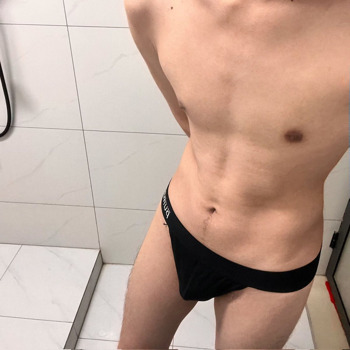 _Cheng_Xi_'s tweet photo. 还有展示一些不错的，我的年轻身材，腹毛很性感

#男高弟弟 #男高中生 #身材 https://t.co/9e41vbHB4g