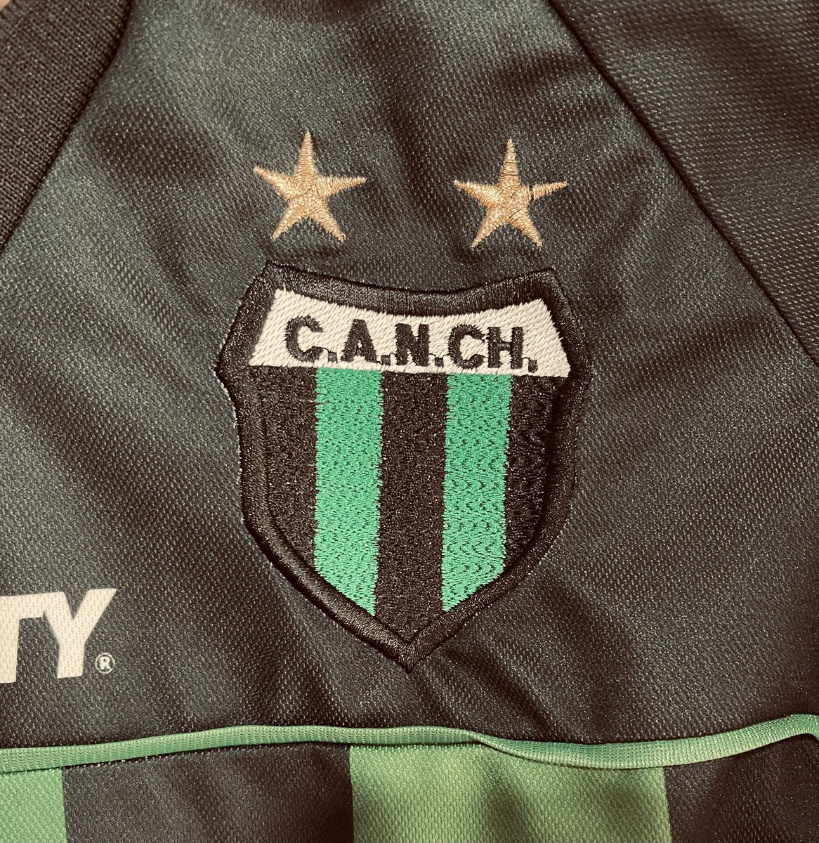 MC_colecc_camis's tweet photo. Equipo: Nueva Chicago (Argentina ๐ฆ๐ท)
Temporada: 2001/2002
Indumentaria: Penalty
Observaciรณn: camiseta utilizada por Adrian โCaruchaโ Fernandez. @NuevaChicago @HistoriaCANCH @PenaltyArg @afa #Riosma #Mataderos #futbol https://t.co/zKcBXSmvBt