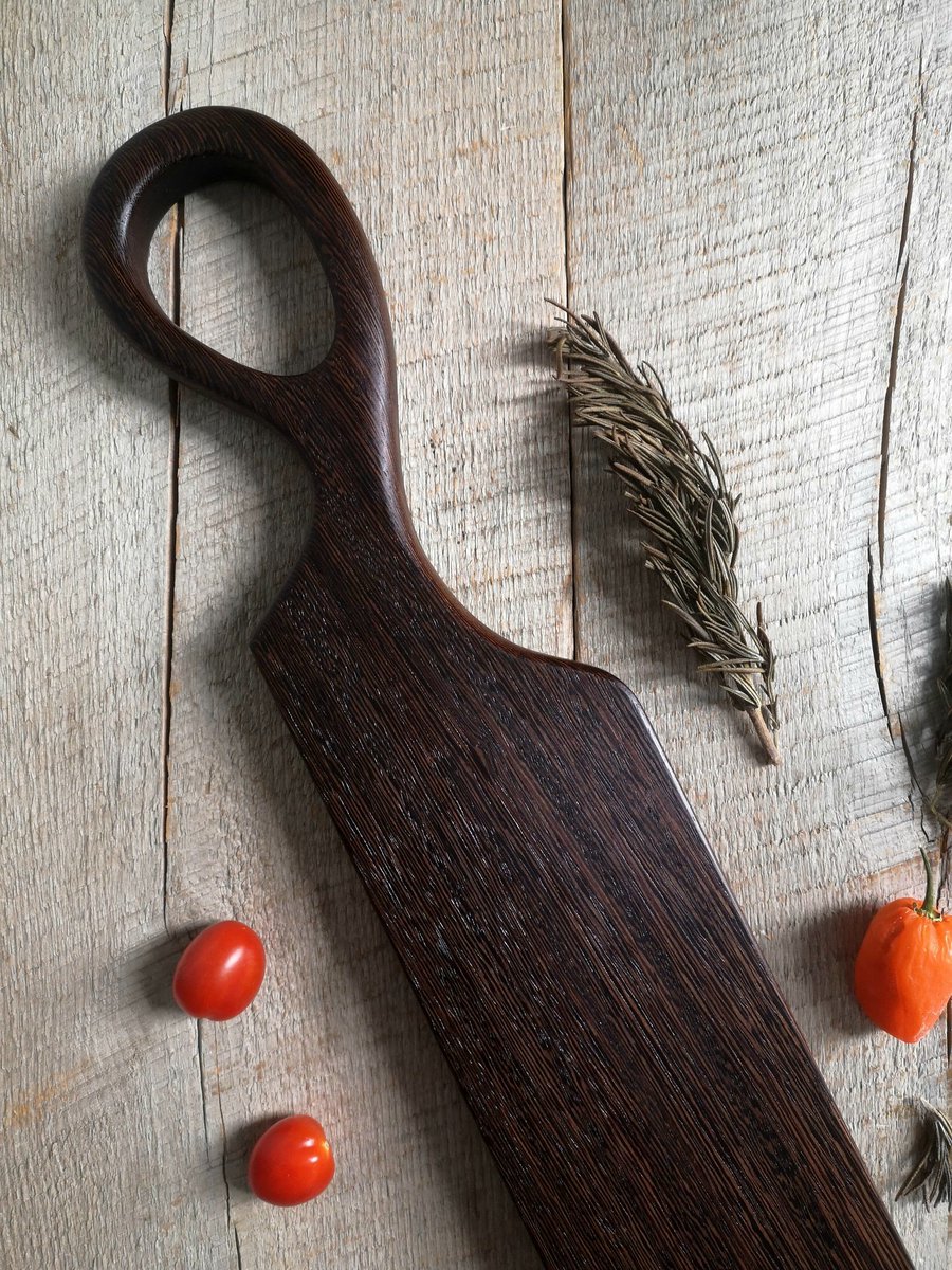 Maxym_Artisan's tweet image. Fabriquée avec du magnifique et rare Wenge, nouvelle planche de présentation hyper chic, utilisable deux côtés. 27x4x1".

195$, livraison incluse partout au Québec.

Merci de partager.
Maxym 🫶