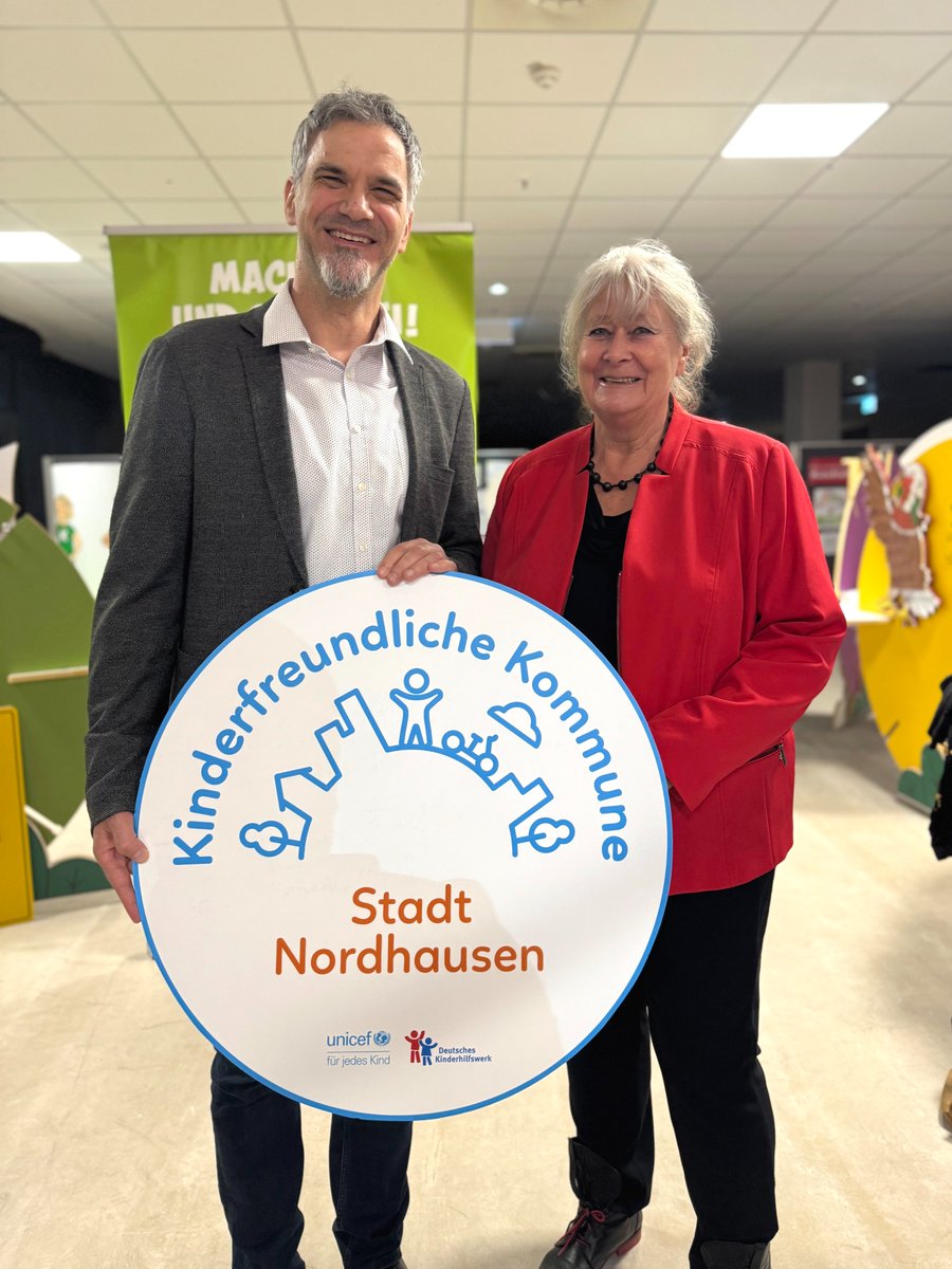Kinderfreundliche Kommunen (@kf_kommunen) on Twitter photo #Siegelübergabe in #Nordhausen! Am 31. Januar hat die Stadt das Siegel #KinderfreundlicheKommune verliehen bekommen. Damit würdigen wir die Selbstverpflichtung, #Kinderrechte auf kommunaler Ebene gemäß der #UNKRK umzusetzen. Wir wünschen viel Erfolg!
<a href="/UNICEFgermany/">UNICEF Deutschland</a> <a href="/DKHW_de/">Deutsches Kinderhilfswerk</a> #Siegelübergabe in #Nordhausen! Am 31. Januar hat die Stadt das Siegel #KinderfreundlicheKommune verliehen bekommen. Damit würdigen wir die Selbstverpflichtung, #Kinderrechte auf kommunaler Ebene gemäß der #UNKRK umzusetzen. Wir wünschen viel Erfolg!
<a href="/UNICEFgermany/">UNICEF Deutschland</a> <a href="/DKHW_de/">Deutsches Kinderhilfswerk</a>