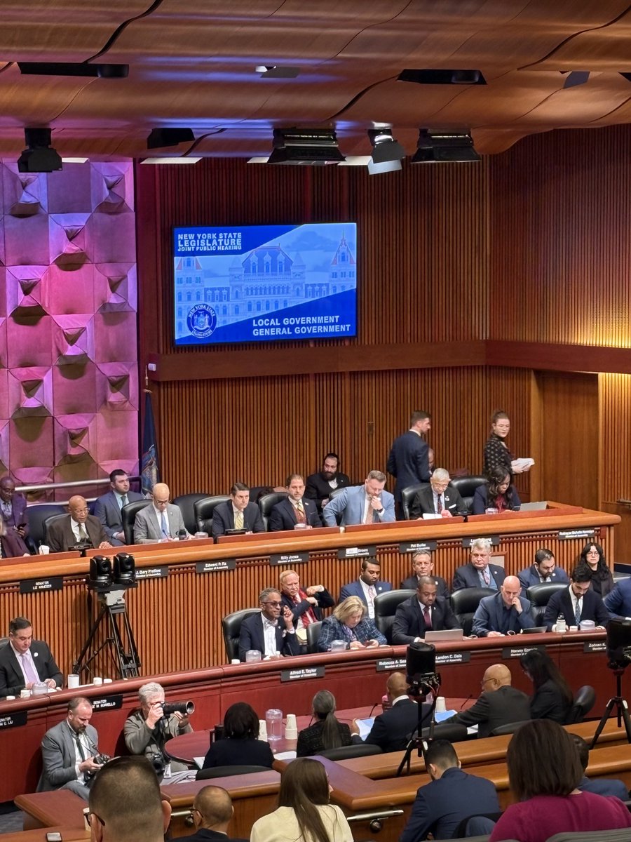 In Albany, ⁦<a href="/NYCMayor/">Mayor Eric Adams</a>⁩ about to testify at the joint fiscal committees hearing.