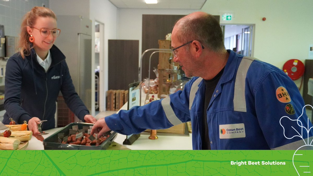 De Dag van de Frikandel: Wat is de link met suikerbieten? Fidesse®, een ingrediënt dat uitsluitend wordt gemaakt van suikerbietenpulp, en sinds kort ook verwerkt in plantaardige frikandellen van Le Frique. Vandaag, konden onze medewerkers deze plantaardige frikandel proeven.