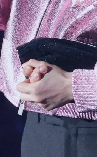 SUHOLOOK's tweet photo. https://t.co/alStfOpfOL